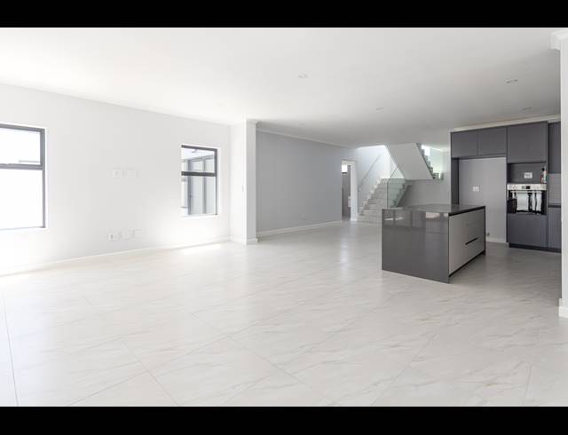 4 BEDROOM FREEHOLD FOR SALE IN PARKLANDS NORTH